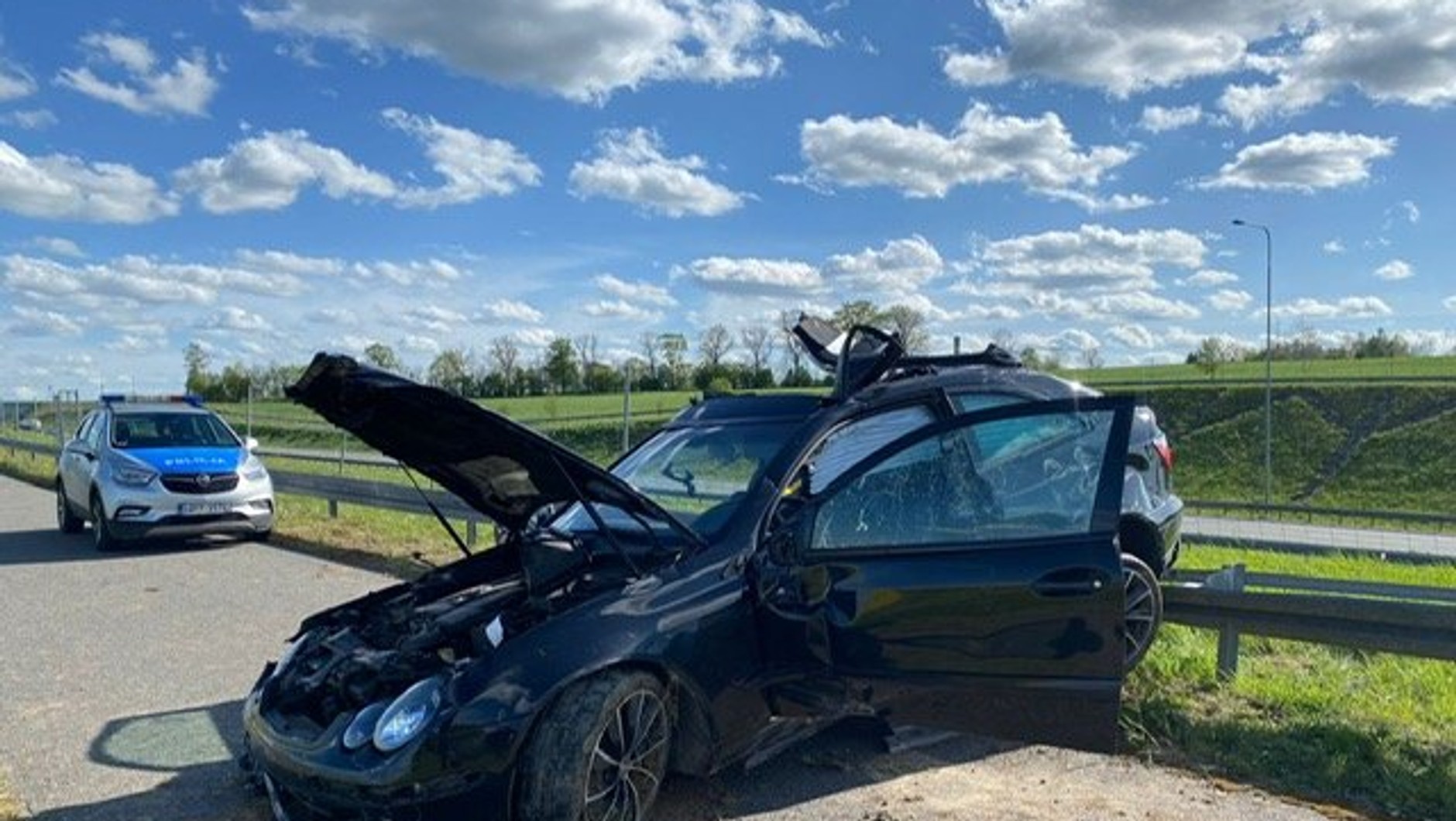 Pijana w Mercedesie wypadła z drogi S7