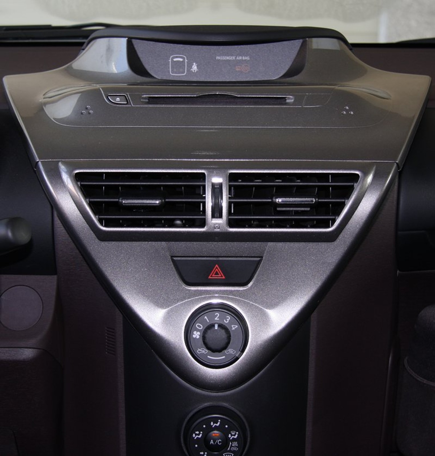 Test: Toyota iQ 1,0 (50 kW) – Má pod čepicí