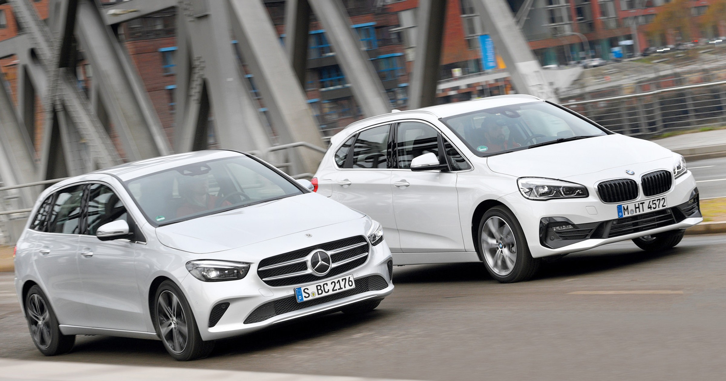 BMW 218d Active Tourer i Mercedes B 200 d