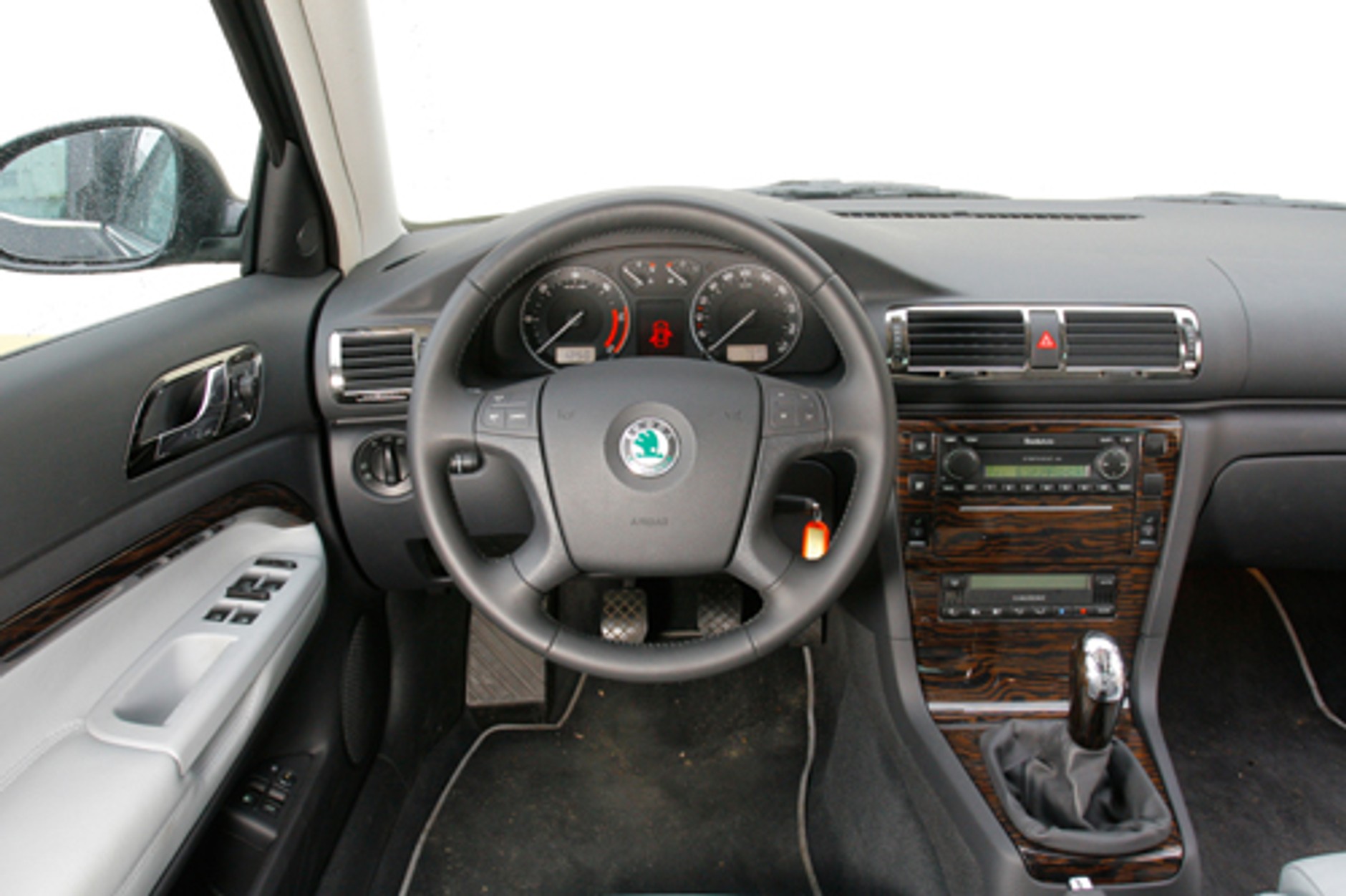 Skoda Superb 2.5 TDI Laurin&amp;Klement - Luksusowa czeszka