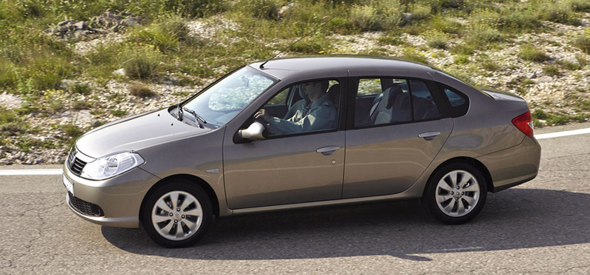 Moskwa 2008: oficjalna premiera nowego Renault Symbol/Thalia