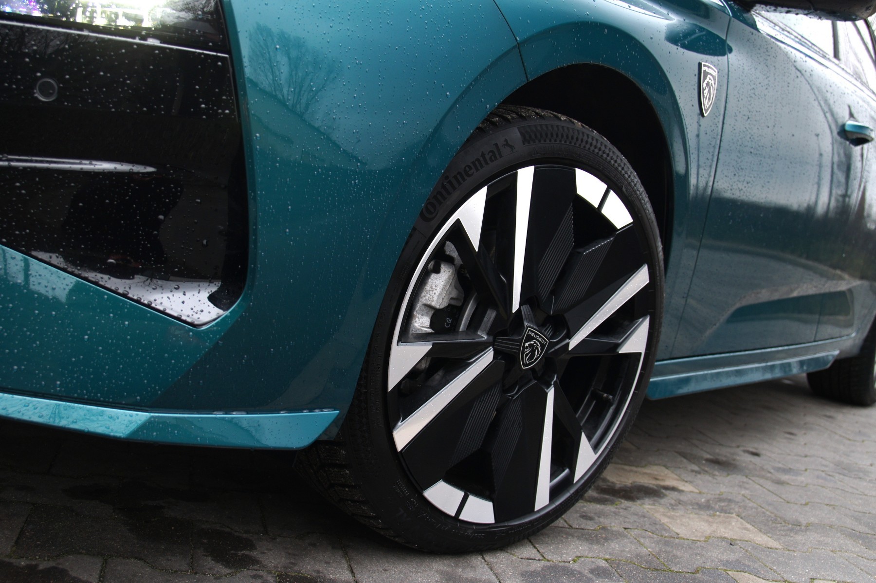 Peugeot 308 1.2 Hybrid 145 KM