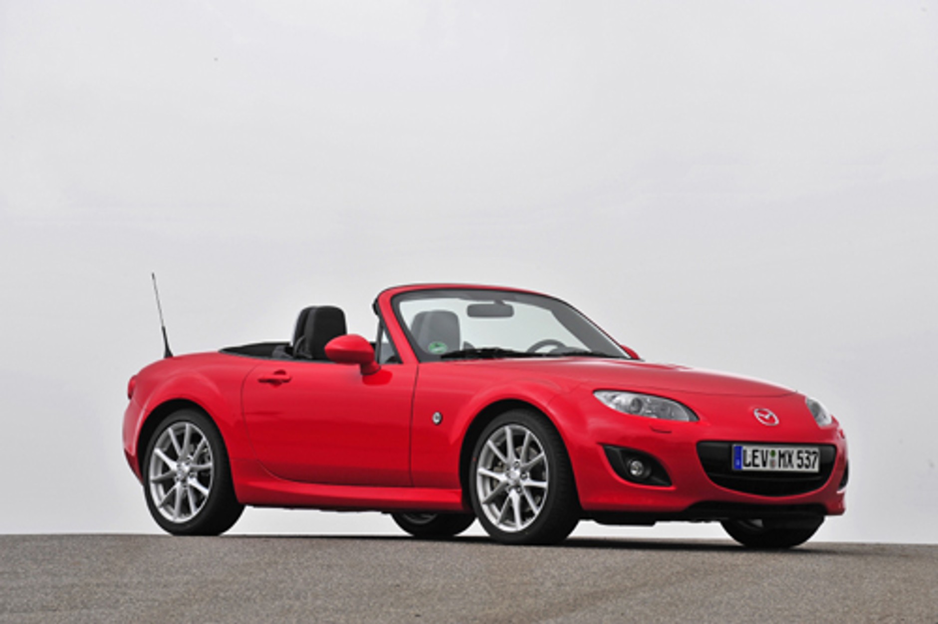 Mazda: Mała firma z wigorem - Monografia marki