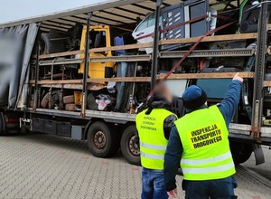 Uwagę ITD przykuły tablice rejestracyjne uzbeckiej ciężarówki. Czegoś takiego jeszcze nie widzieli