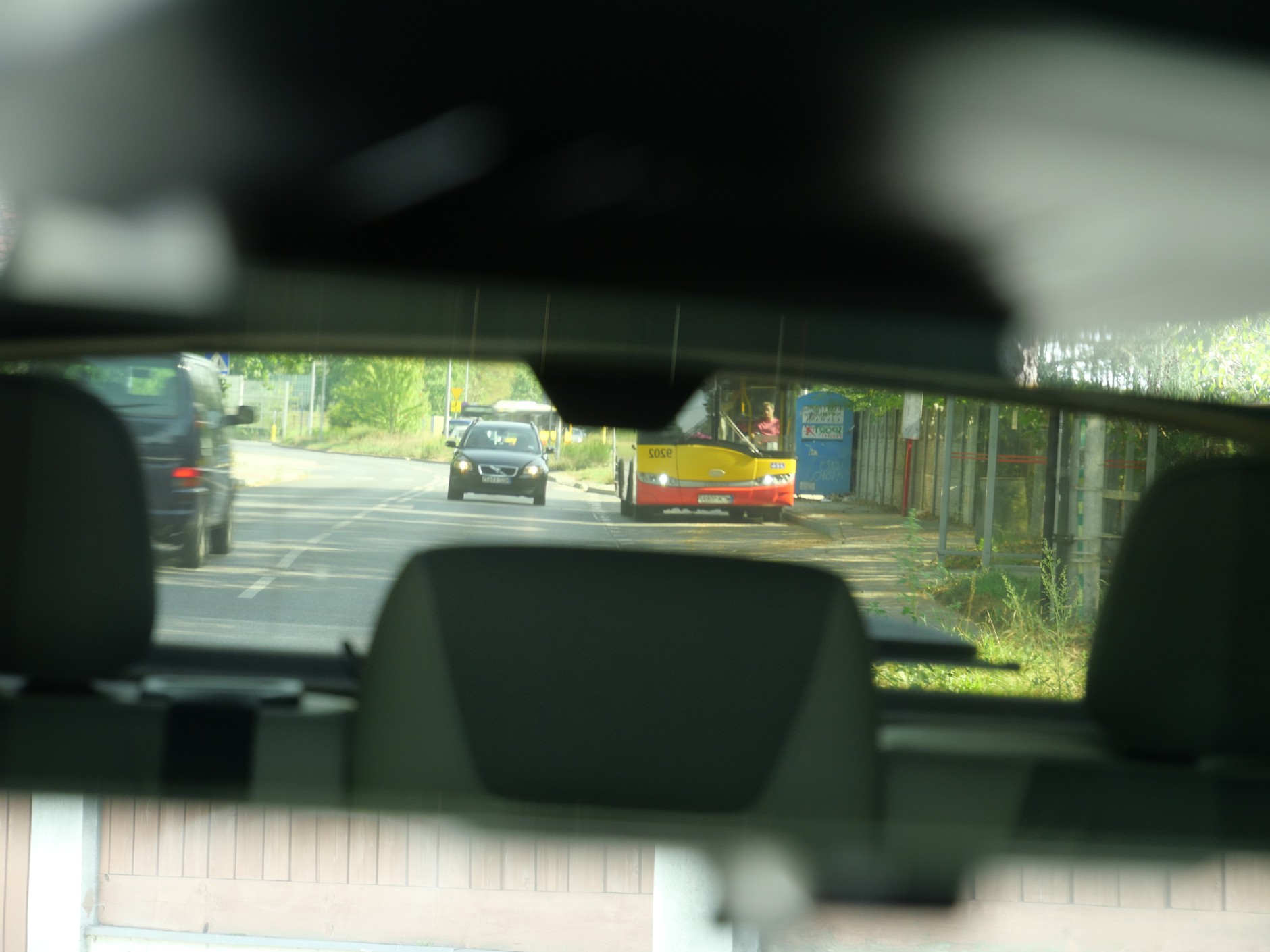 Widok w lusterku elektronicznym działającym w trybie normalnym, "lustrerkowym"