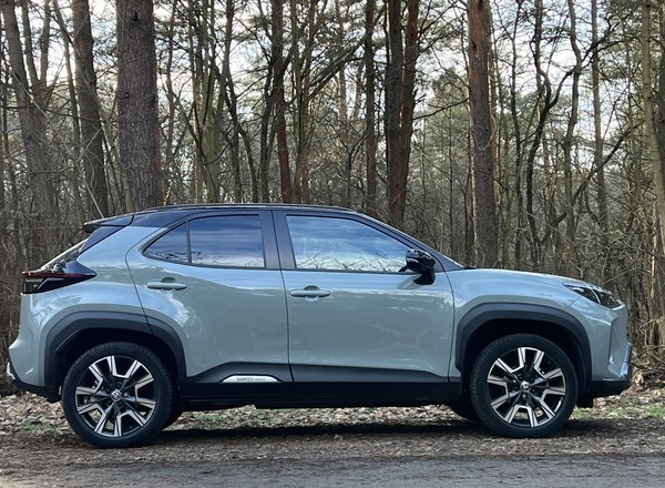 Toyota Yaris Cross z 2025 r. ma nowe ceny. Kolejne rabaty