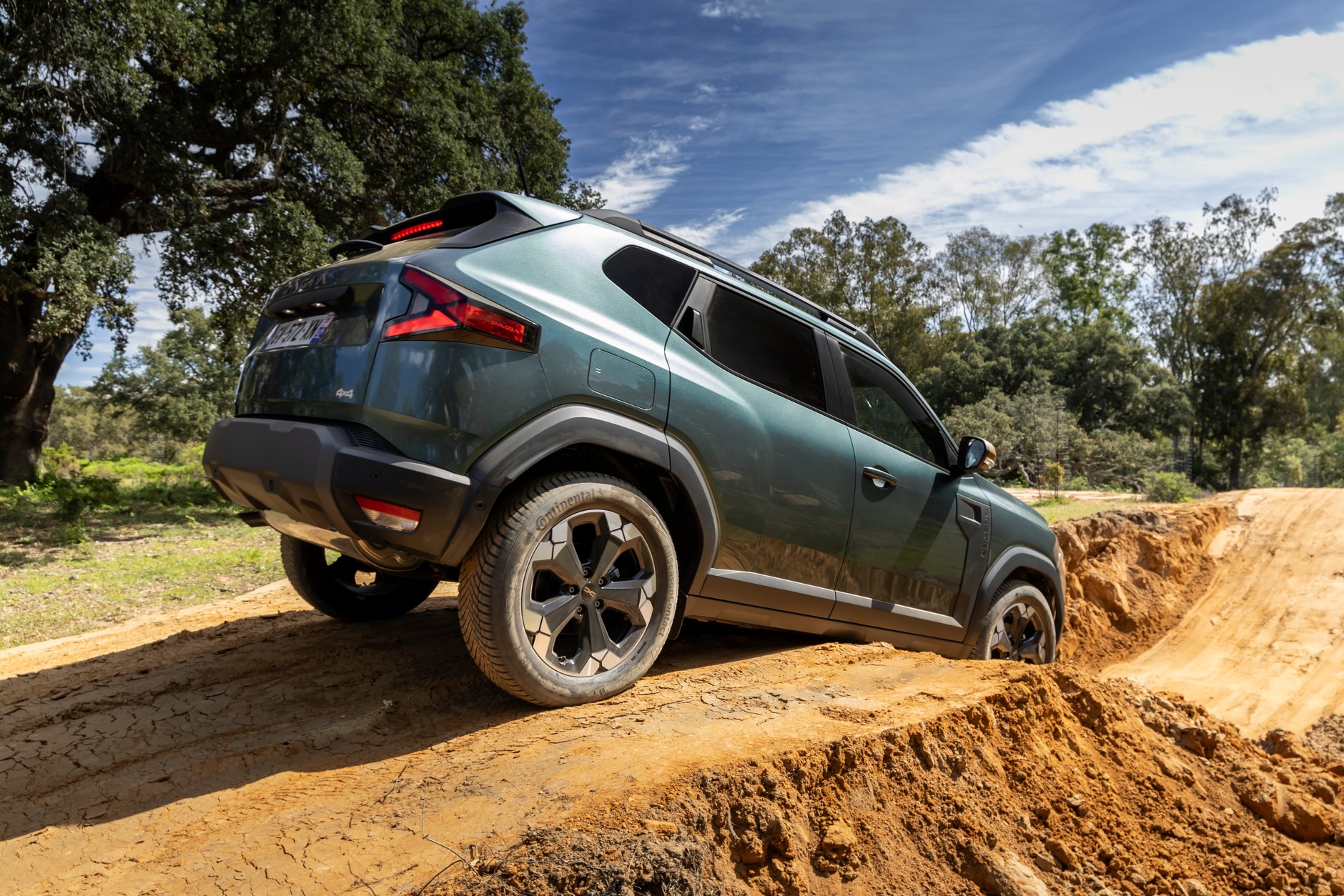 Wśród SUV-ów Dacia Duster 3. generacji to jedna z najbardziej uterenowionych propozycji
