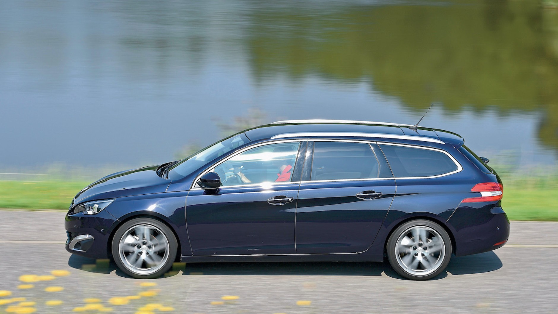 Peugeot 308 SW oferuje dobry komfort jazdy. Korzystnie wypadają też fotele