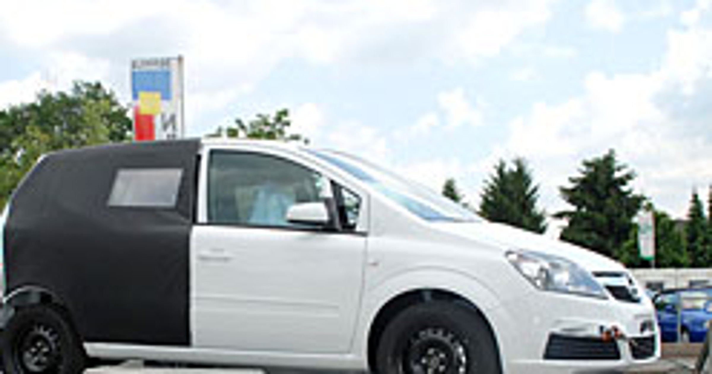 Zdjęcia szpiegowskie: Opel Meriva w nowym wcieleniu