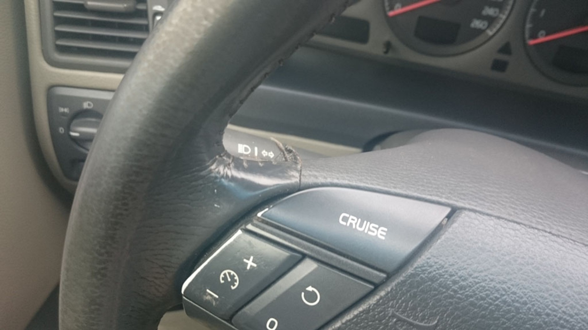 Auto z ogłoszenia - Volvo S60 ładne tylko na zdjęciach