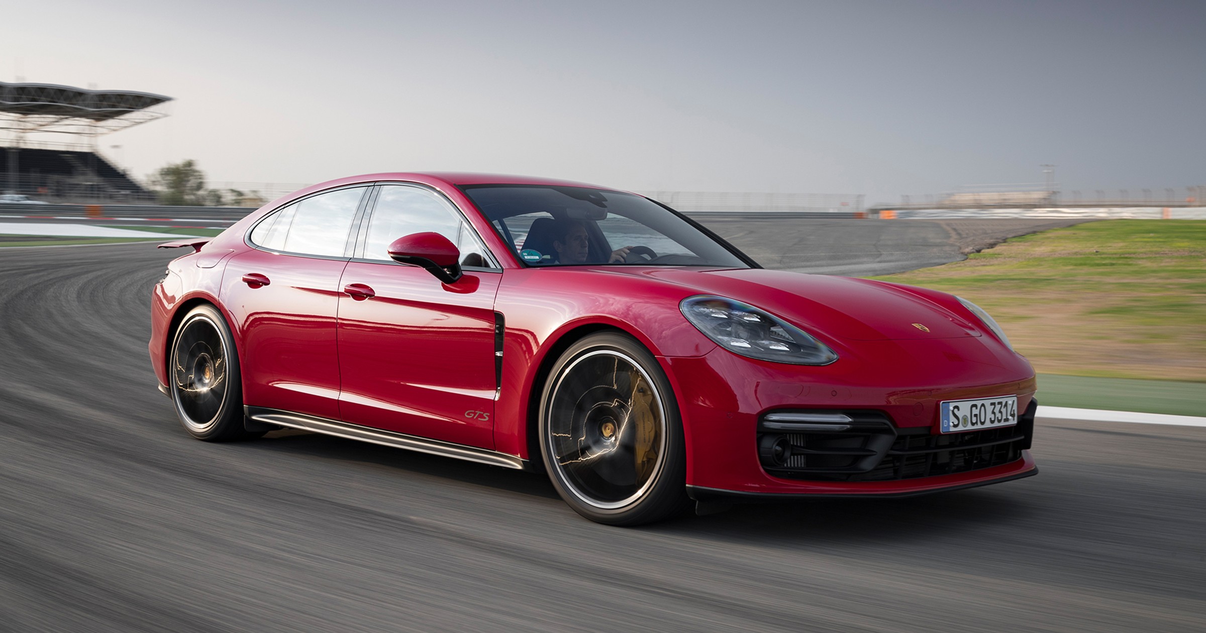Porsche Panamera GTS - rodzinna rakieta