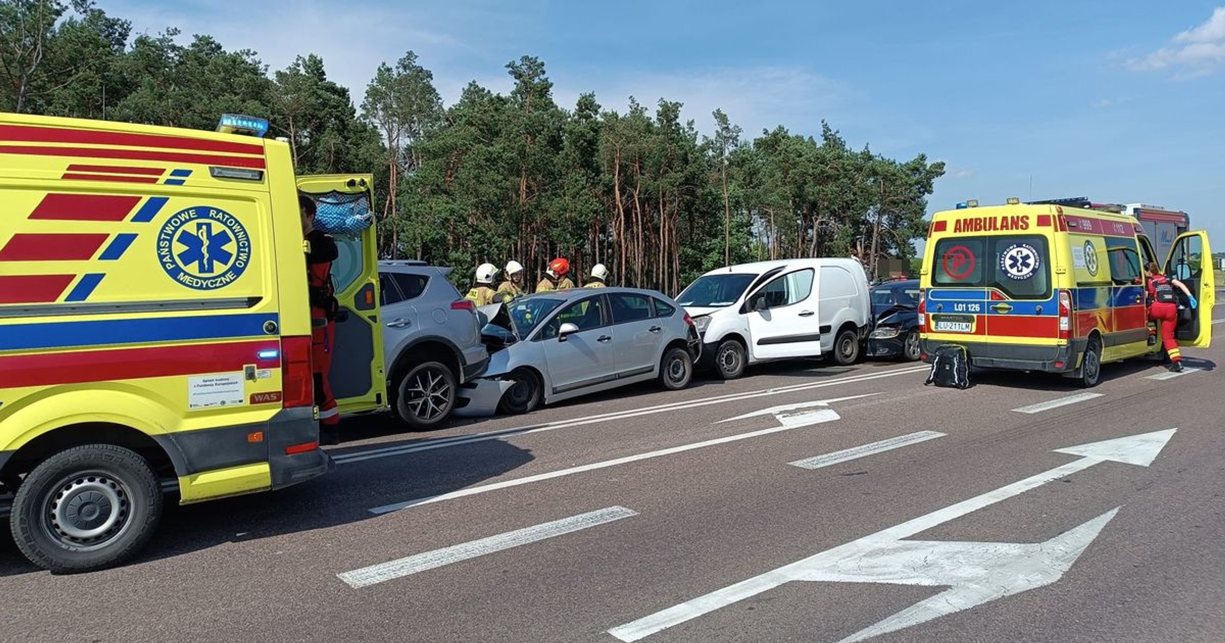 Obraz pochodzący z serwisu https://chelm.policja.gov.pl/lch/informacje/aktualnosci/146785,Chelmscy-dzielnicowi-wracajac-z-zawodow-pomogli-poszkodowanym-w-wypadku.html