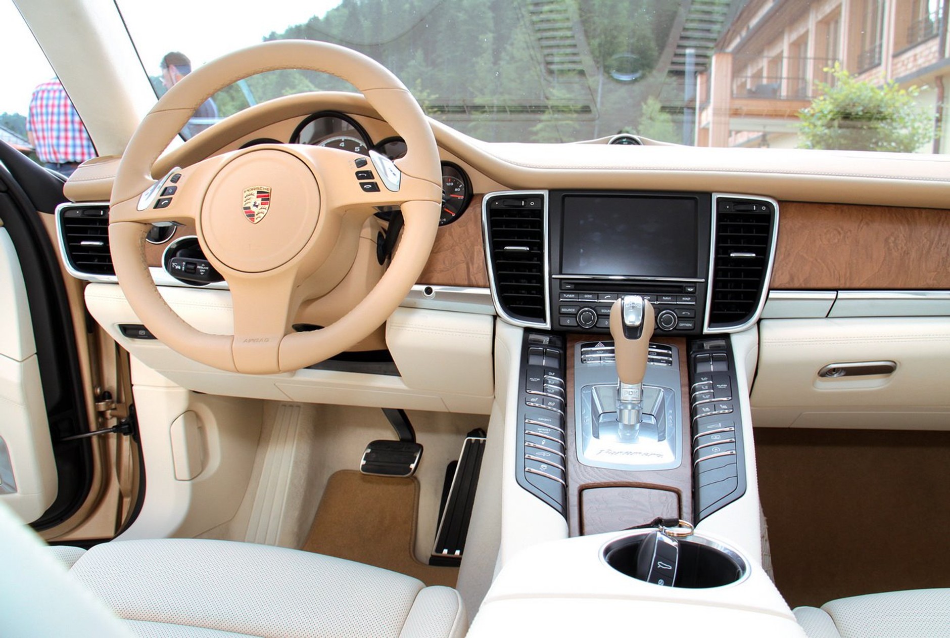 Porsche Panamera Turbo - Najszybszy sedan na torze Nurburgring (Wideo)