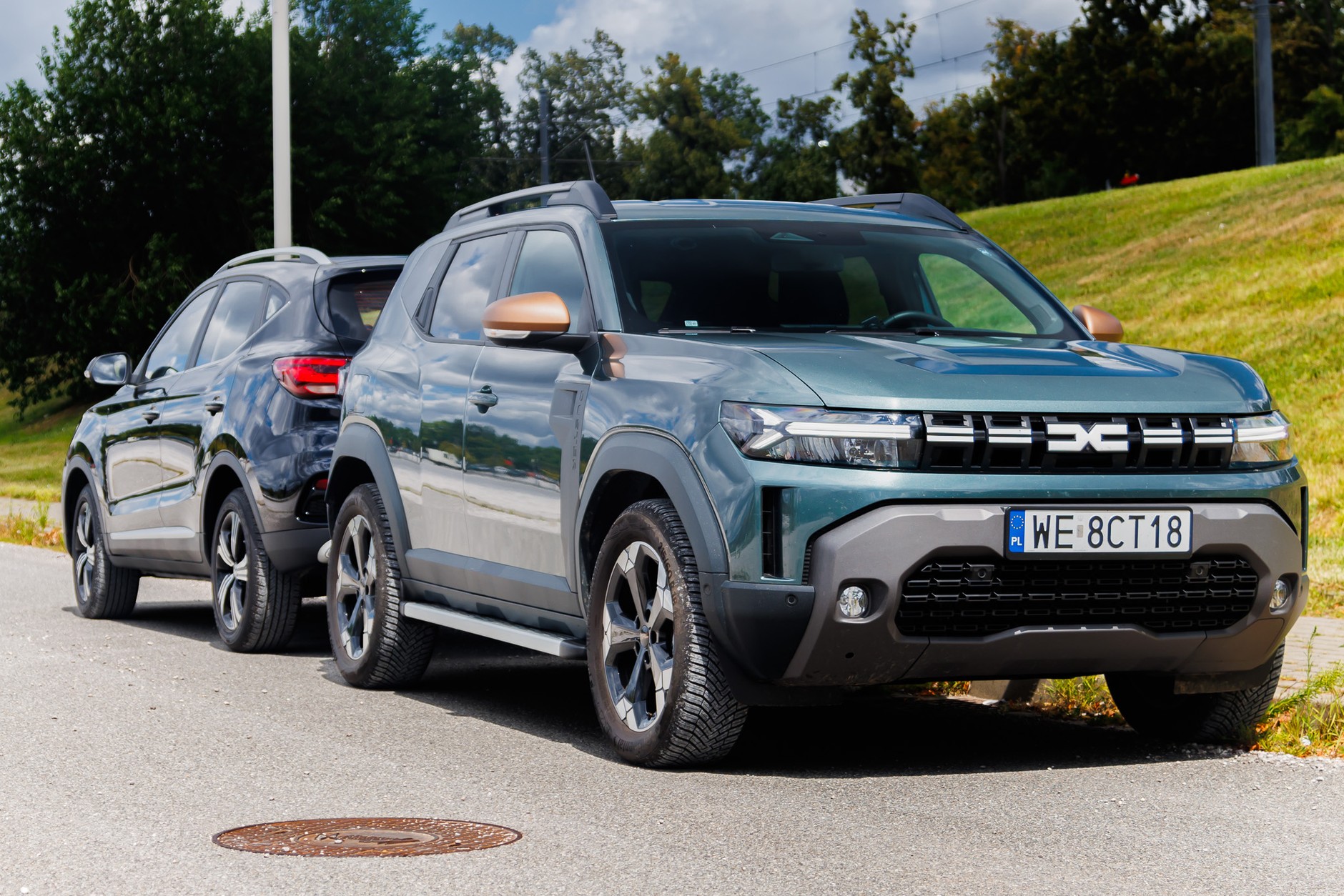 Dacia Duster kontra MG ZS. Porównanie dwóch budżetowych samochodów