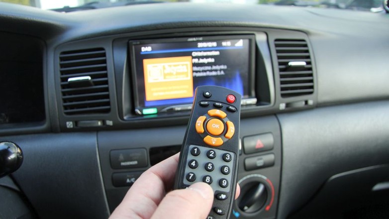 Na początek sprawdziliśmy oddzielny tuner DAB/DAB+ TUE-DAB1U, który pasuje do wielu radioodtwarzaczy marki Alpine.