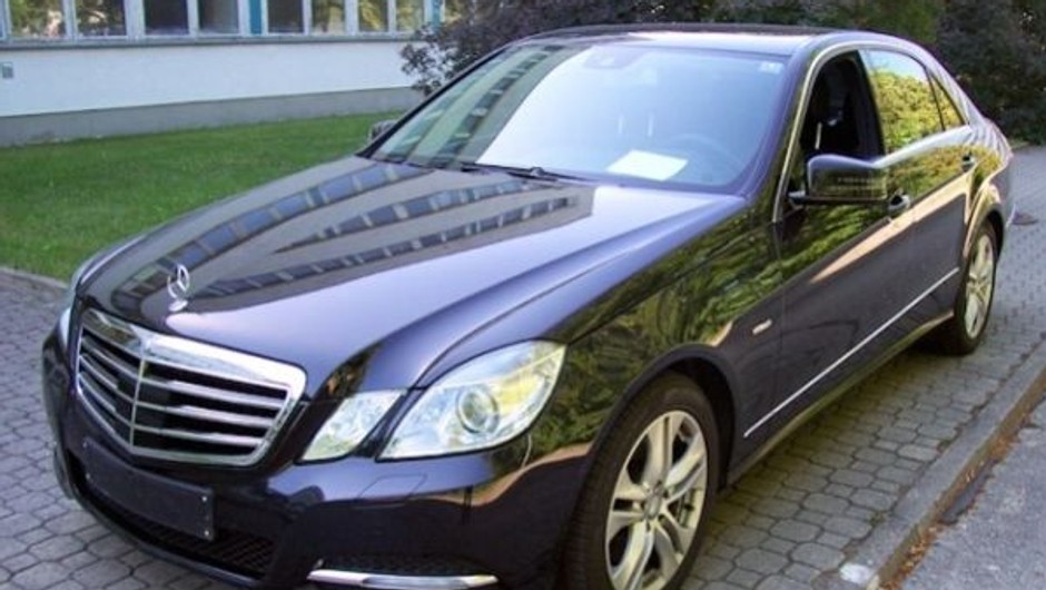 Mercedes E 350 CDI 4Matic, 6.2010 r. - jeden z aktualnie licytowanych pojazdów