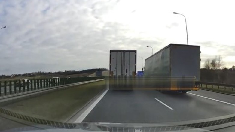 "Wyścig słoni" nagrany przez innego kierowcę