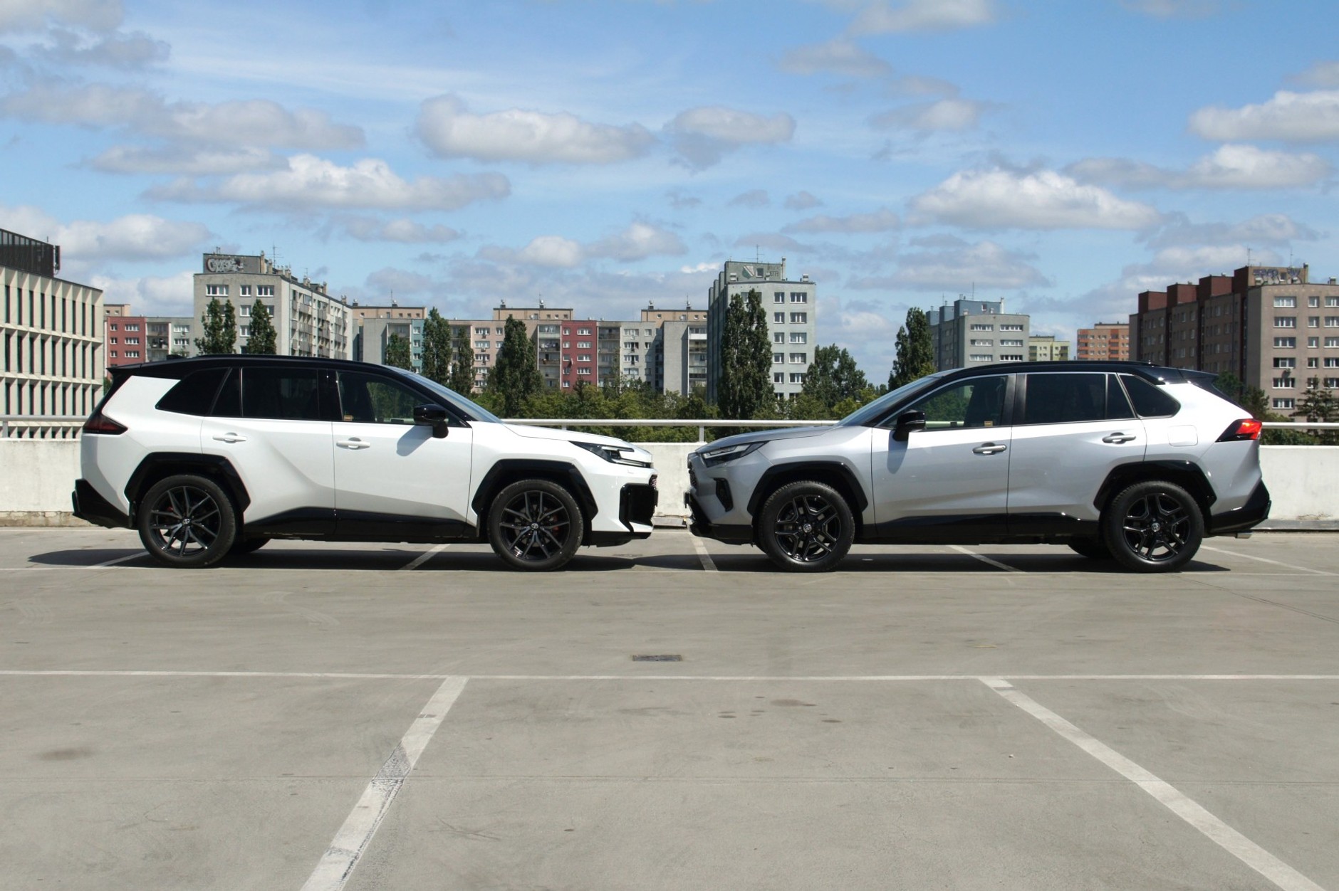 Starcie pokoleń: Toyota RAV4 GR Sport kontra... Toyota RAV4 GR Sport