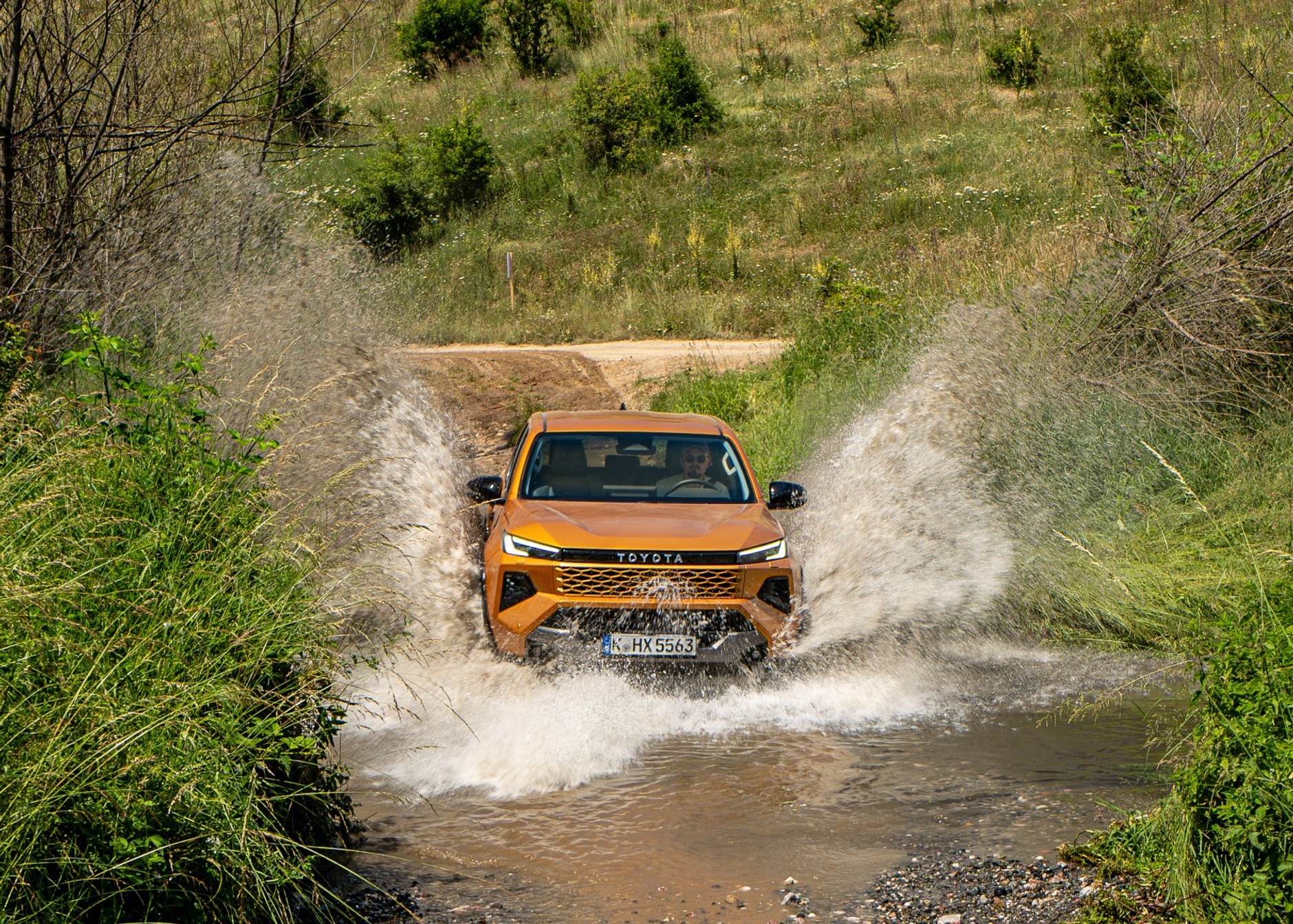 Pierwsza jazdą nową Toyotą Hilux