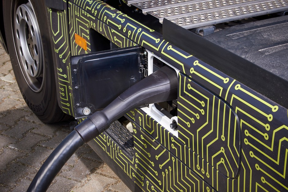 Ładowanie elektrycznej ciężarówki (standard MCS)