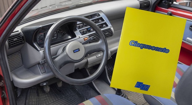 Tak Fiat reklamował Cinquecento ponad 30 lat temu. Oto żółta książeczka