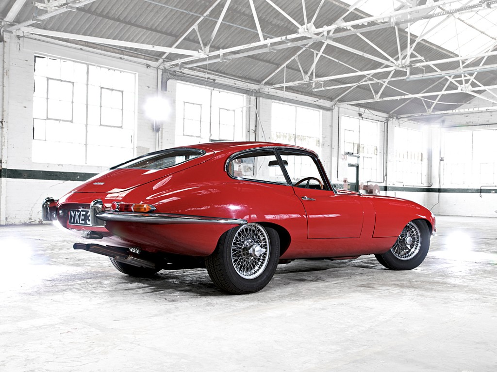 Jaguar E-Type pięćdziesięciolatkiem