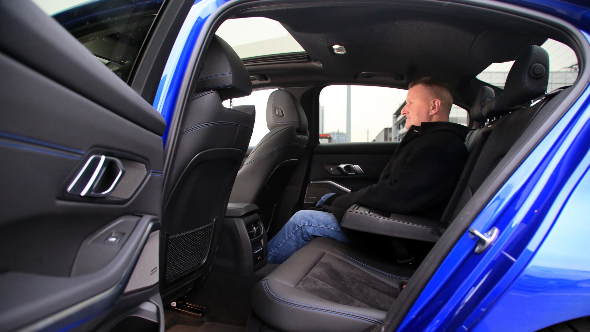 BMW 330e hybryda plug-in 2022