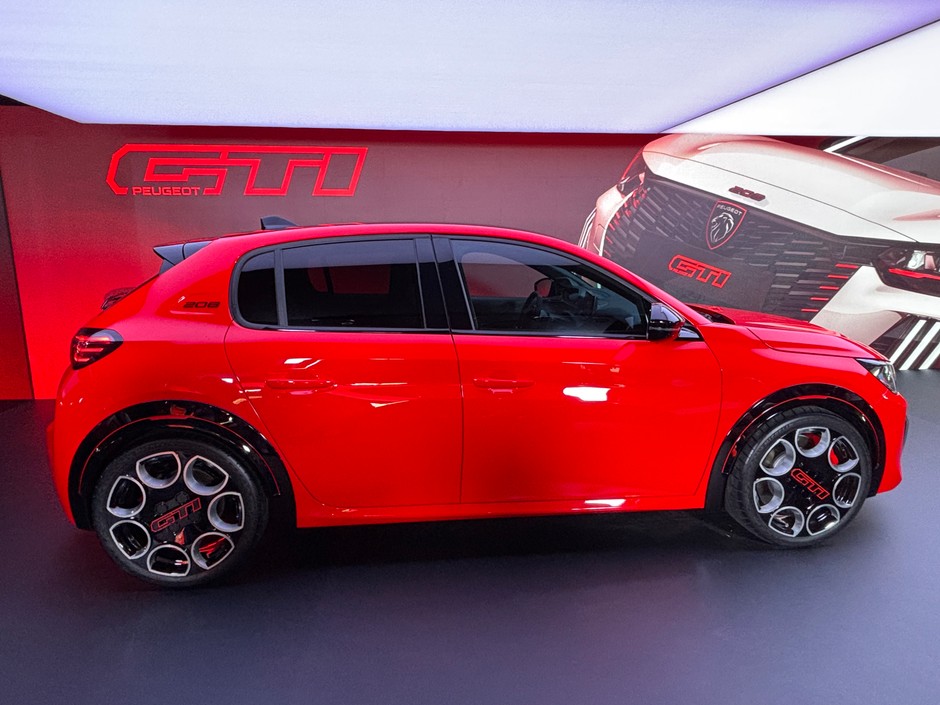 Peugeot e-208 GTi 2025