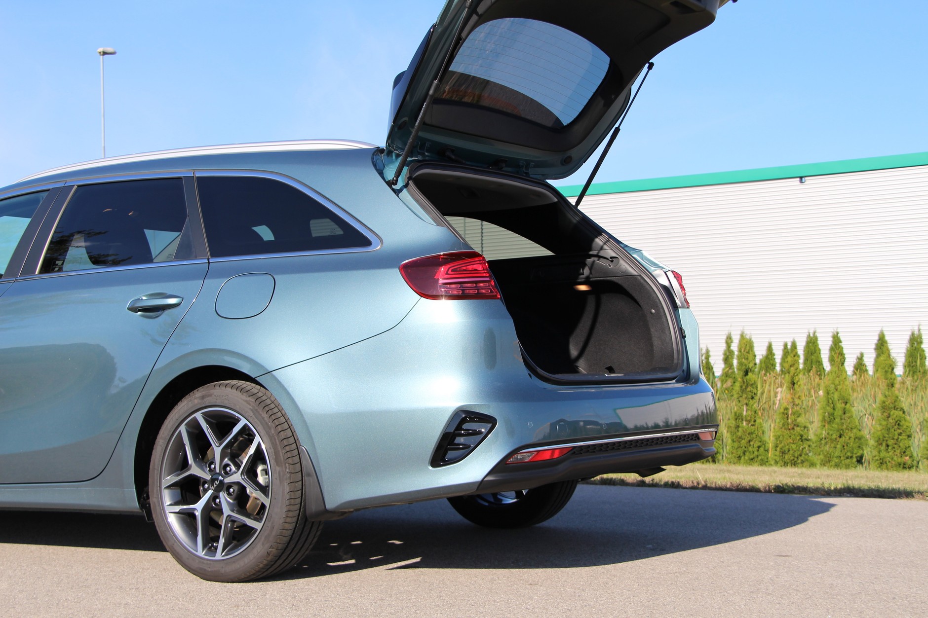 Kia Ceed kombi 1.5 T-GDI DCT Tribute