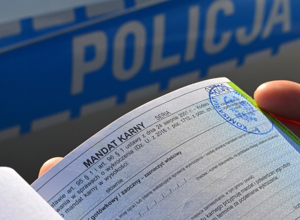 Kierowcy coraz częściej wysyłają zgłoszenia na policję. Rośnie agresja na drogach
