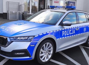 Policja kupiła hybrydową Škodę Octavię iV. O ile tańsza byłaby wersja benzynowa?
