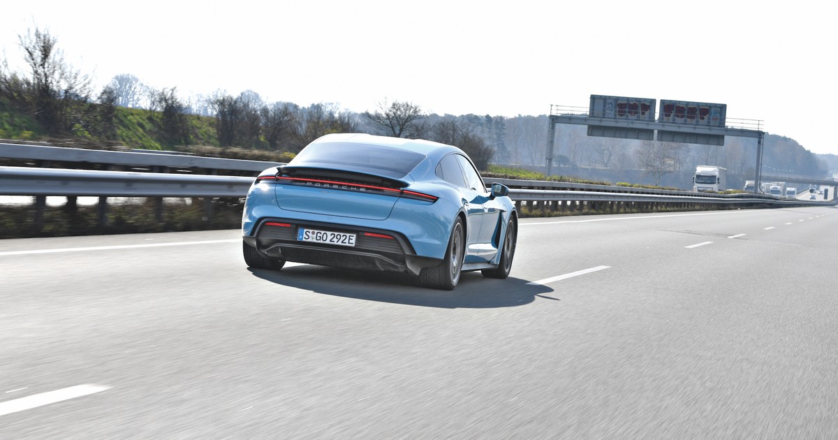 Jaki jest zasięg aut elektrycznych na autostradzie. Test 12 modeli przy 130 km/h