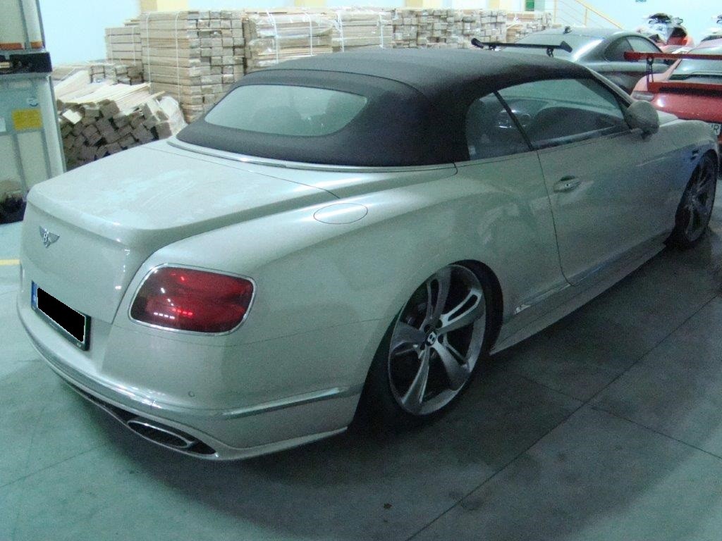 Urząd Skarbowy w Suwałkach sprzedaje suspersportowe auta