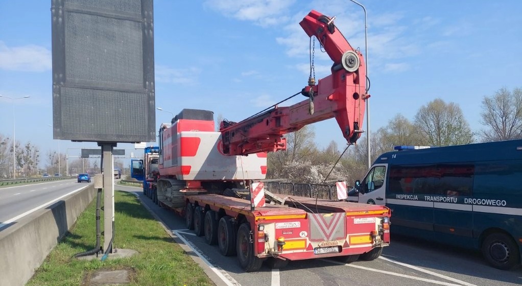 Inspektorzy ITD wstrzymali ponadgabarytowy transport w Gdańsku
