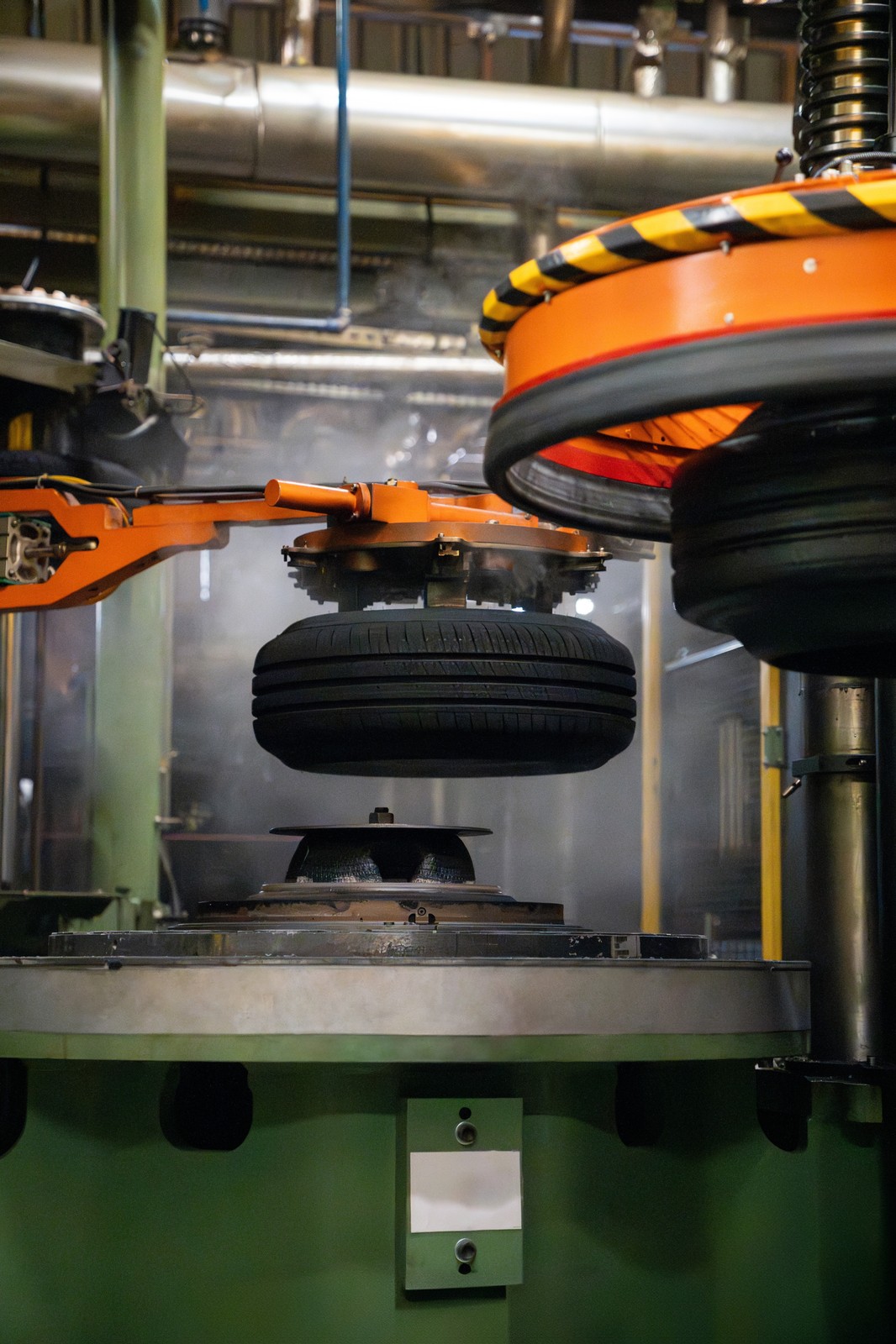 Produkcja opon w fabryce w Dębicy