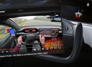 Tesla Model S Plaid rozpędza się do niemal 270 km/h. Robi to z dziecinną łatwością [WIDEO]