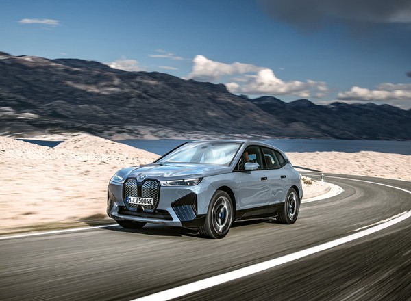 CES 2022: BMW pokaże 600-konne iX M60 i kino nowej generacji