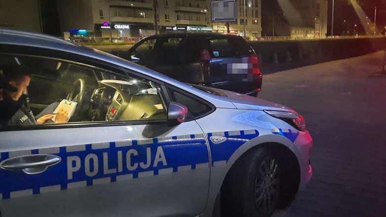 Zatrzymanie kierowcy Fiata przez policję