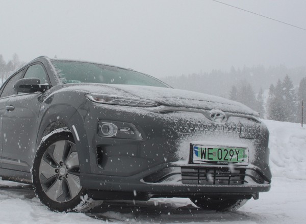 Hyundai Kona Electric – starcie elektryka z zimą i z trasą