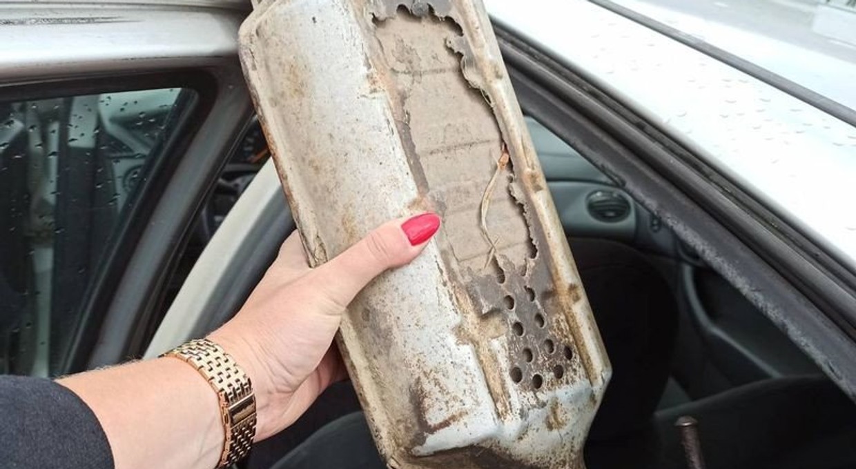 Seryjny złodziej katalizatorów w rękach policji. Dokonał co najmniej 14 kradzieży