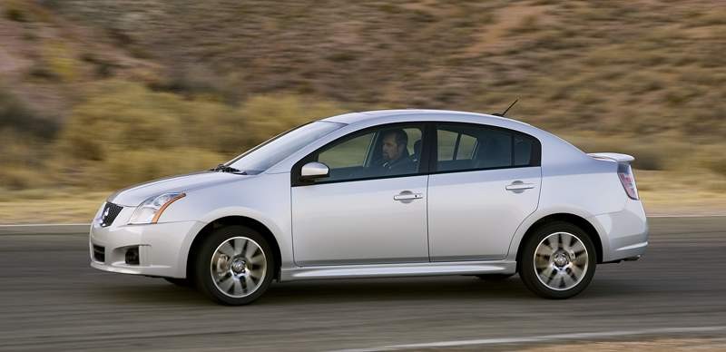 Nissan Sentra SE-R – kompaktowy i drapieżny
