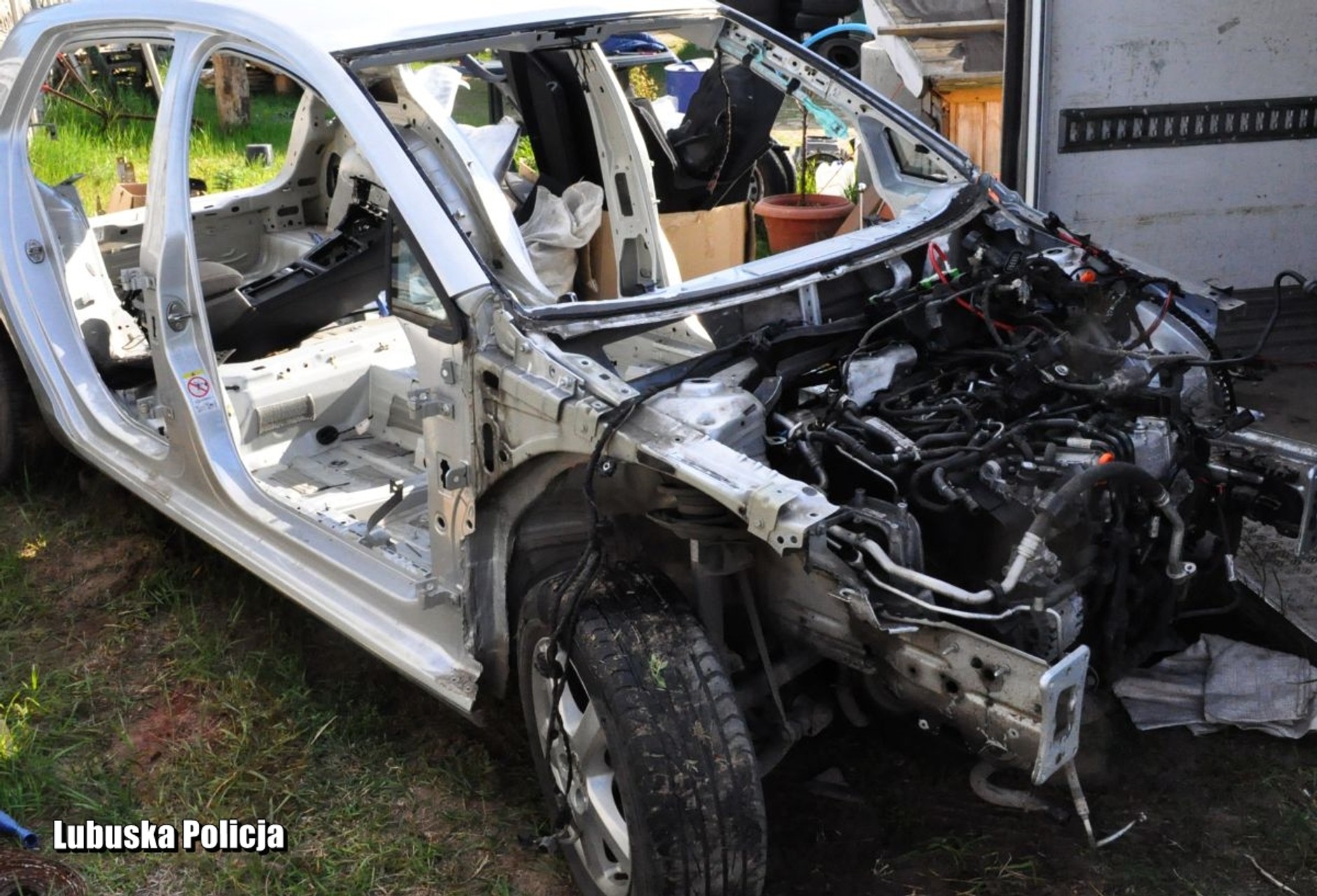 Pomógł odprowadził swoje auto do „dziupli”, a potem zgłosił jego kradzież