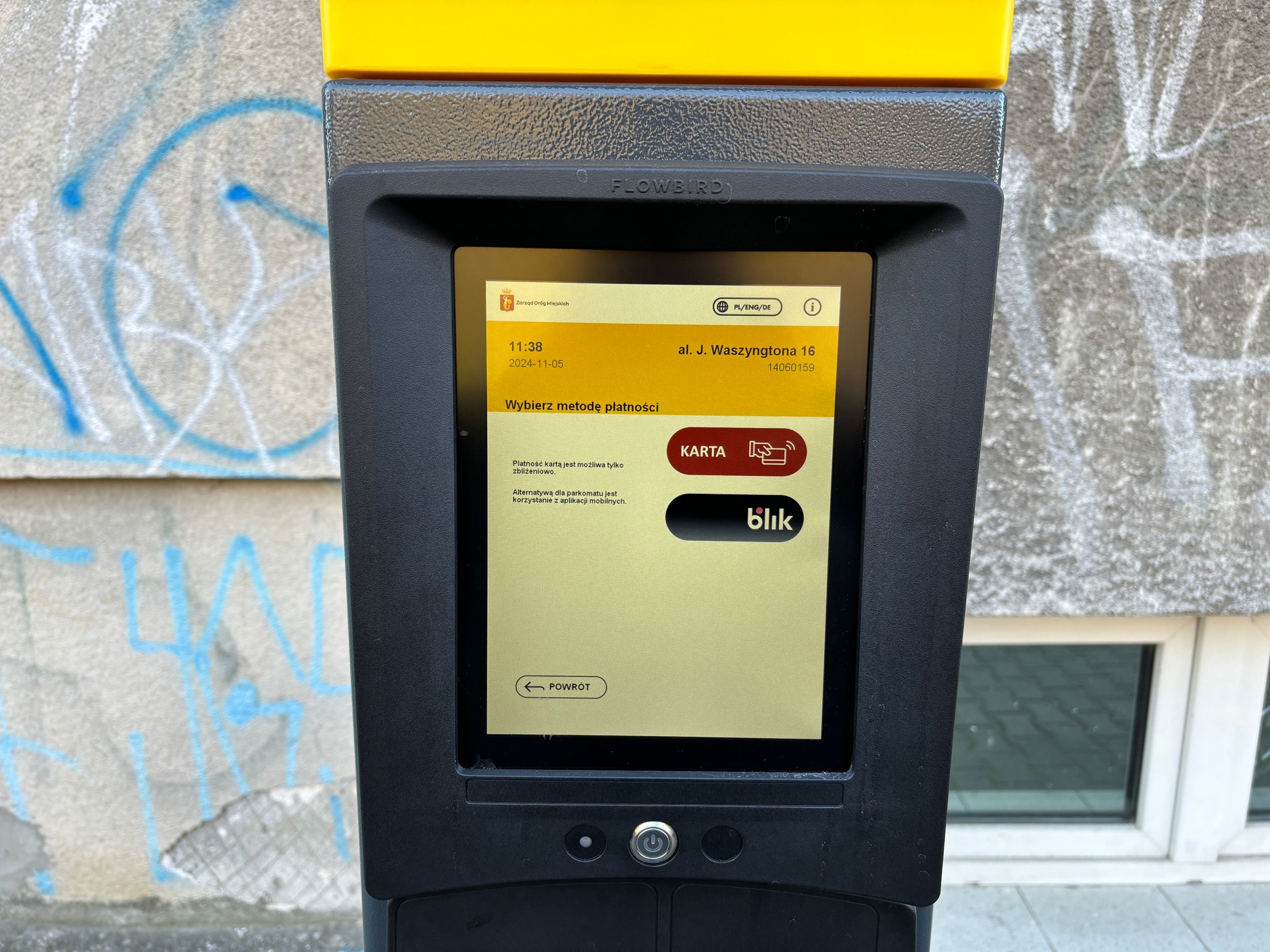 W zależności od parkomatu, ma on możliwość płacenia nawet blikiem. W Polsce podobna kradzież jest więc prawie niemożliwa