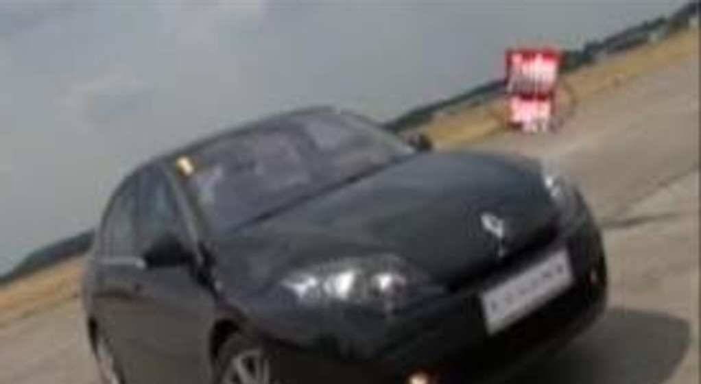 Renault Laguna GT skręca również tyłem