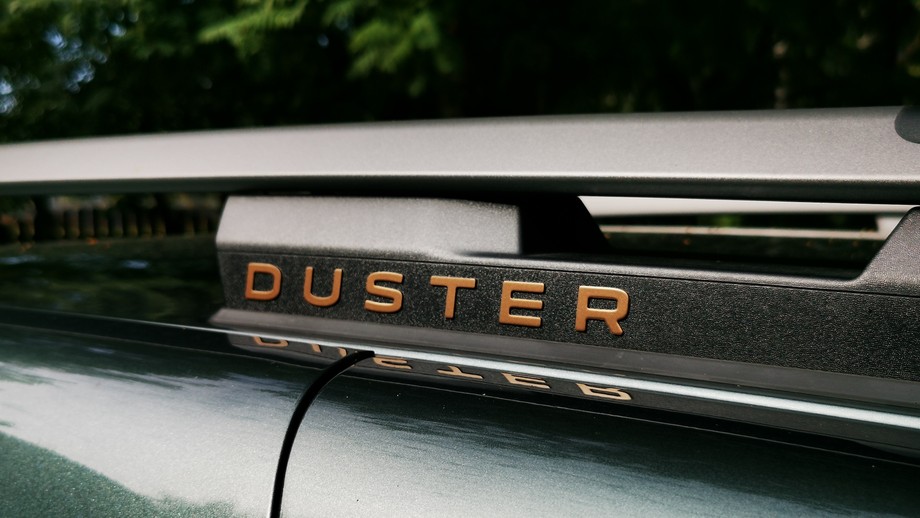 Dacia Duster Extreme: relingi można ustawić w poprzek, uzyskując bagażnik bazowy np. pod kufer dachowy