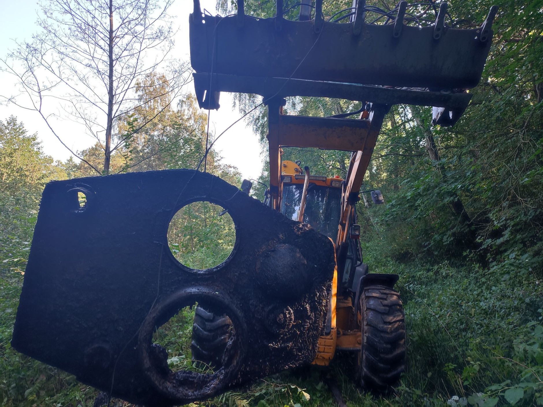 Poszukiwacze z Warmińskiej Grupy Eksploracyjnej wydobyli elementy czołgów z czasu II wojny światowej