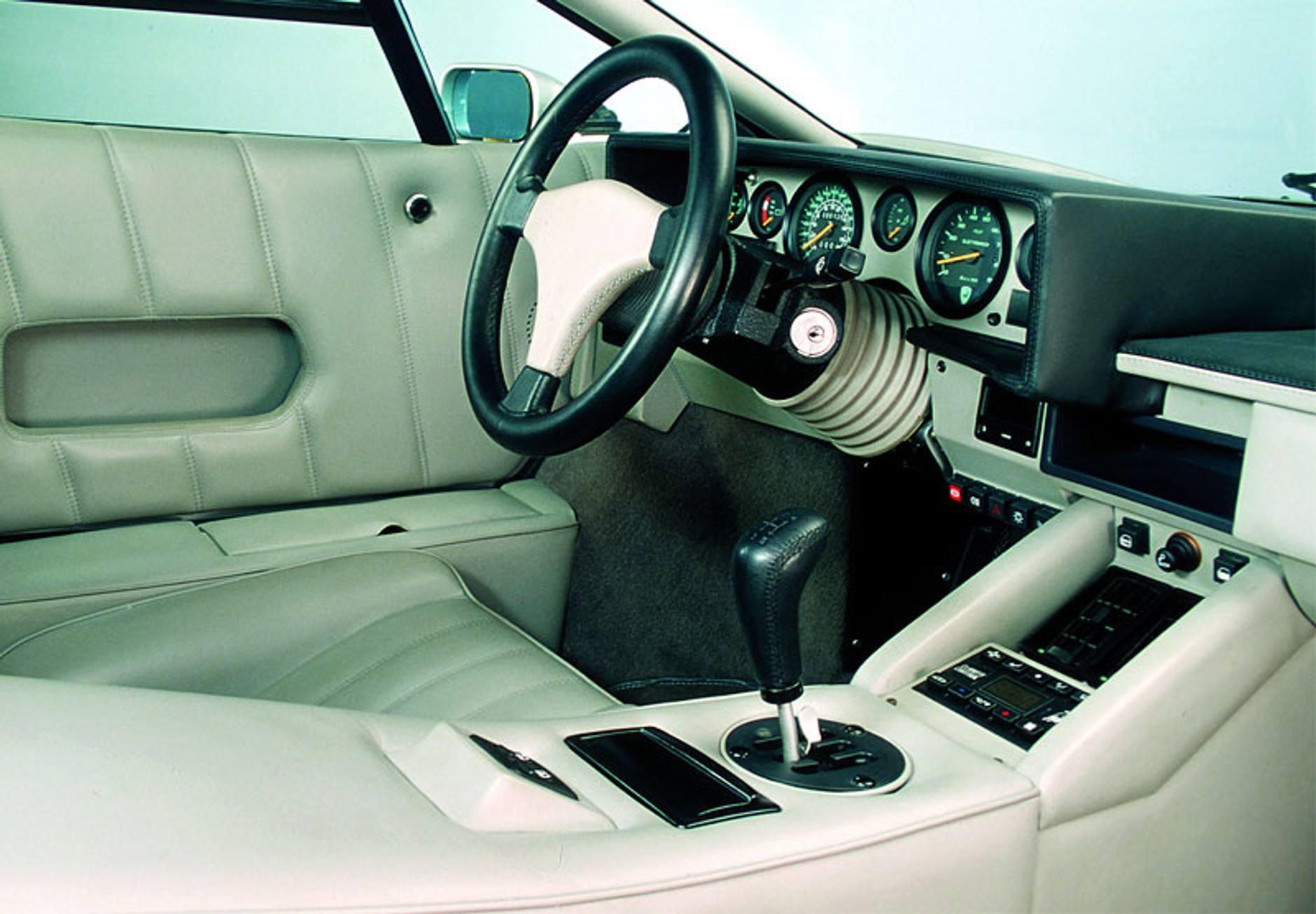 Legendy pod lupą: Lamborghini Countach – król supersportów