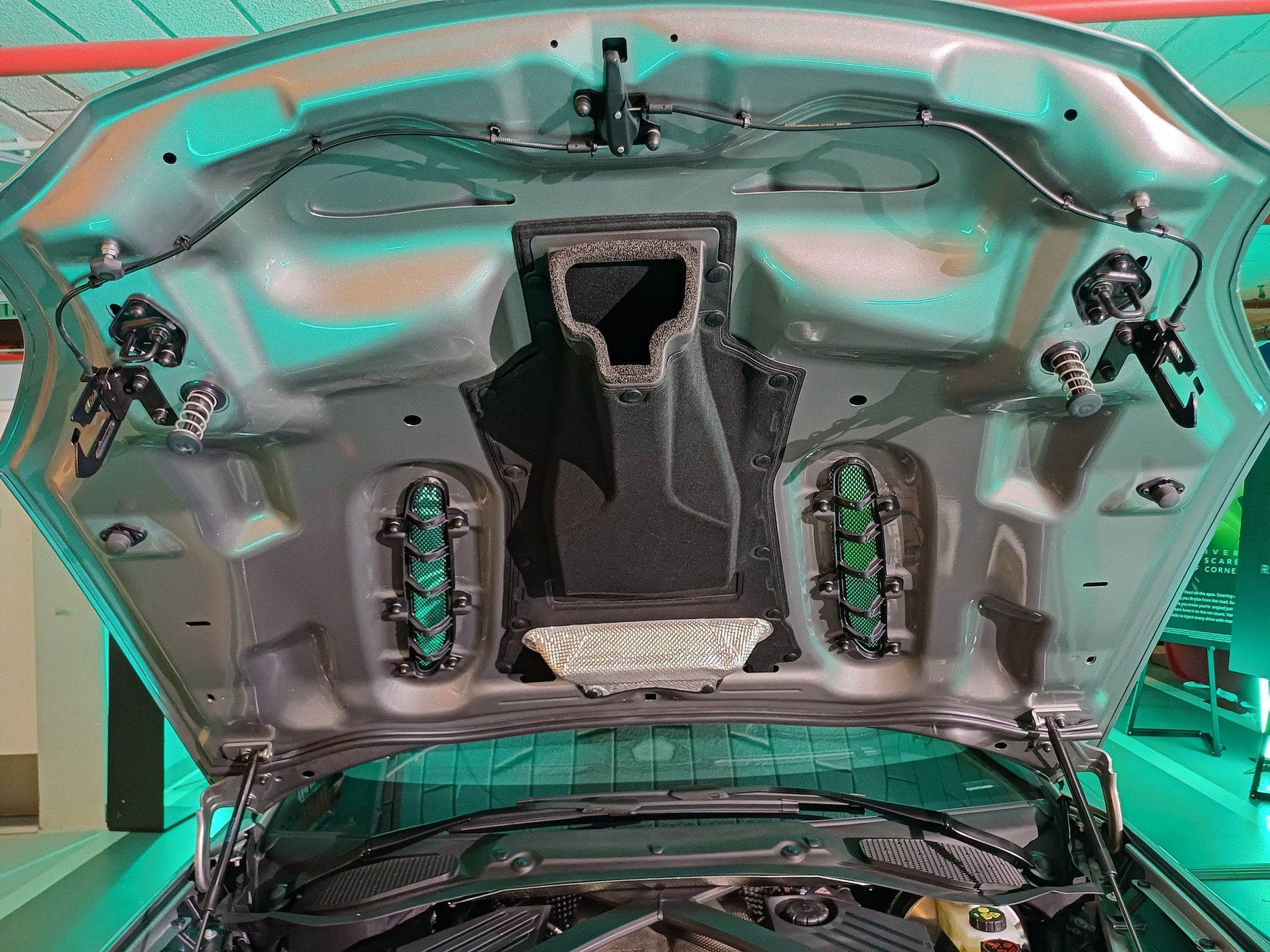 Aston Martin Vantage 2024