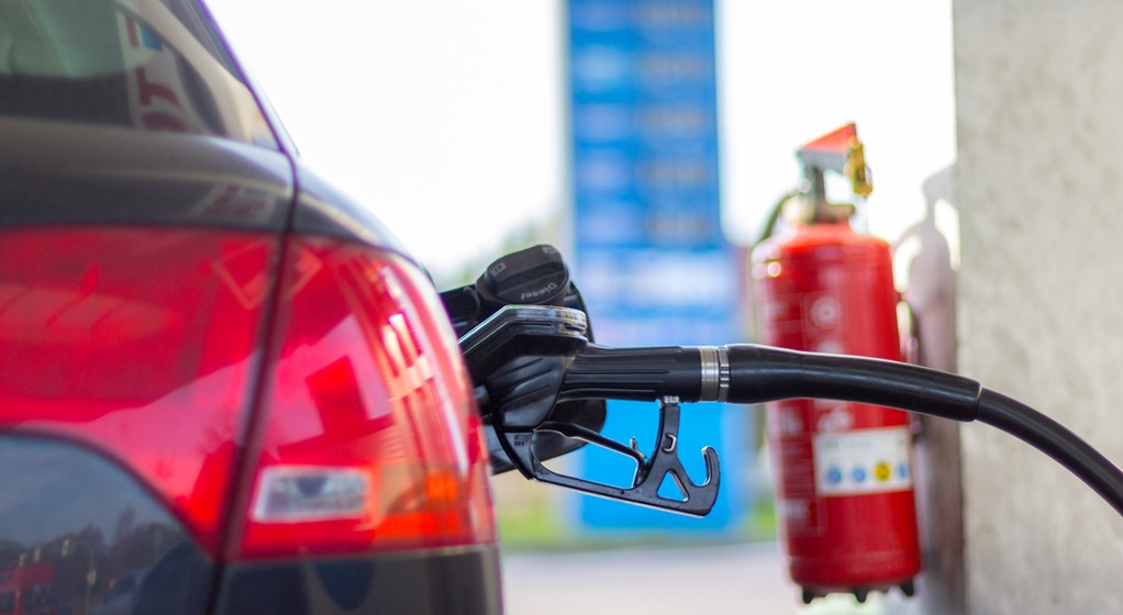 Niemiecki rząd na trzy miesiące obniżył podatek paliwowy