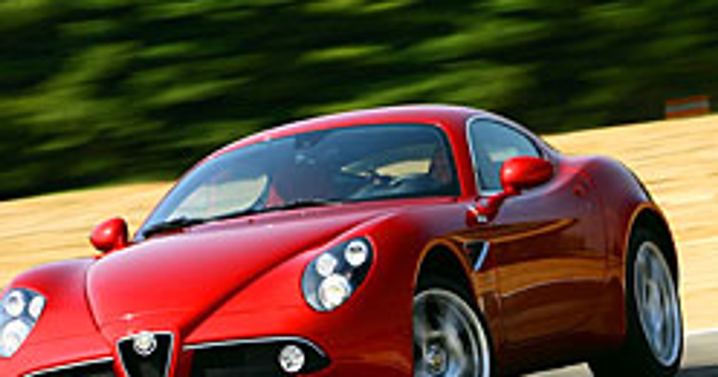 Alfa Romeo 8C GTA: karbonowe nadwozie i 500 KM